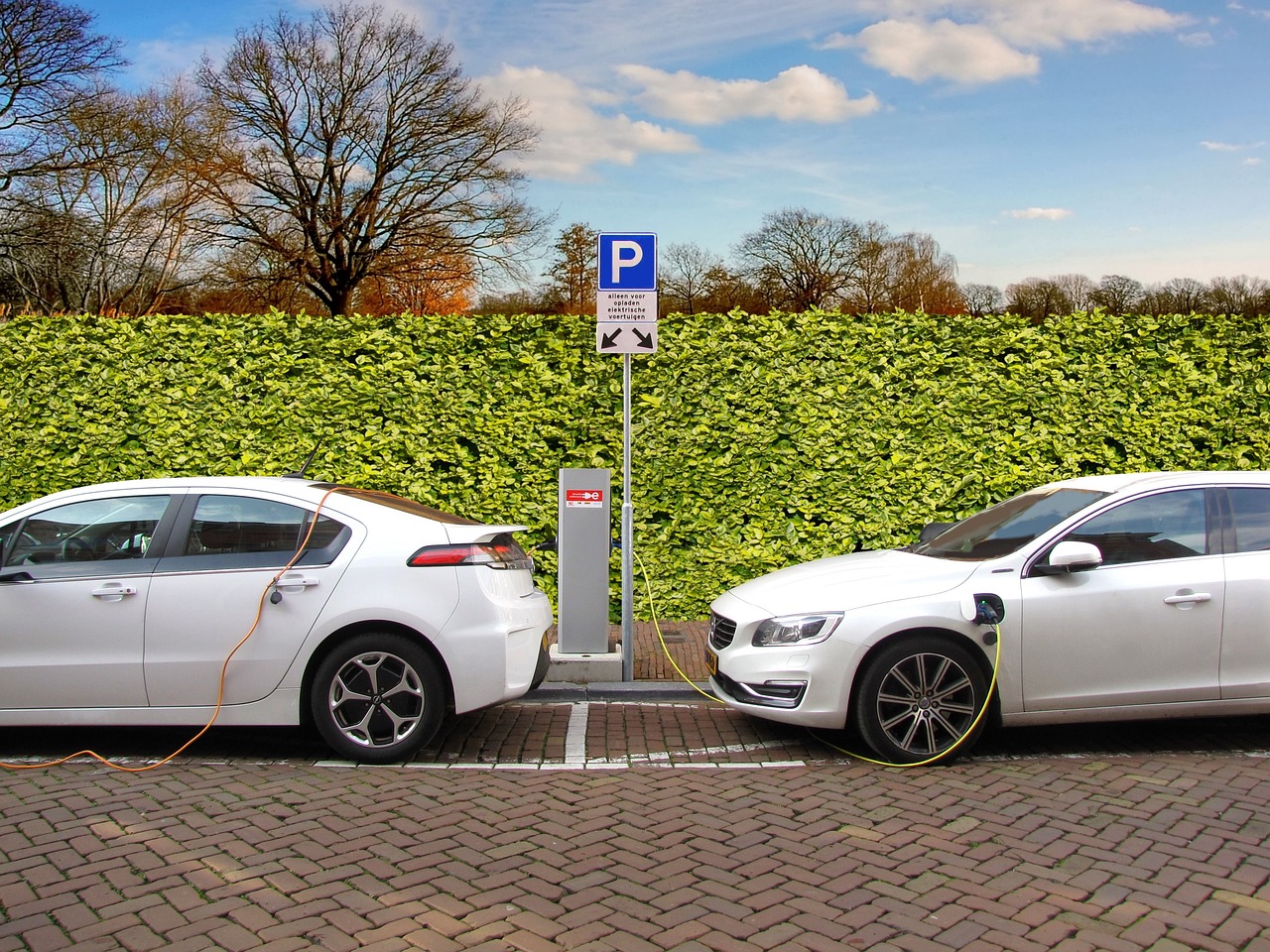 découvrez l'avenir de la mobilité avec les voitures électriques. bénéficiez d'une conduite écologique, de économies sur le carburant et de performances innovantes. rejoignez la révolution verte dès aujourd'hui!